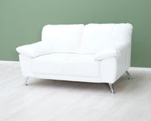 Lataa kuva Galleria-katseluun, 2-istuttava nahkasohva valkoinen