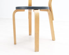 Load image into Gallery viewer, Artek ruokatuoli 68 sininen istuinosa