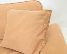 Load image into Gallery viewer, Asko Kielo 2,5-istuttava kangassohva ruskea