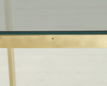 Lataa kuva Galleria-katseluun, 80-luvun kullanvärinen sivupöytä lasilevyllä