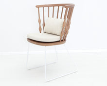 Lataa kuva Galleria-katseluun, Andreu World Nub puunojatuoli kelkkajaloilla