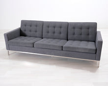Lataa kuva Galleria-katseluun, 3-istuttava kangassohva harmaa