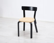Lataa kuva Galleria-katseluun, Artek 69 tuoli musta / beige