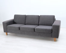 Lataa kuva Galleria-katseluun, 3-istuttava kangassohva harmaa