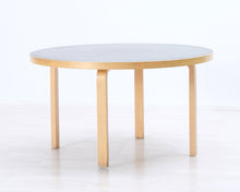 Lataa kuva Galleria-katseluun, Artek 91 ruokapöytä ø 125 cm musta