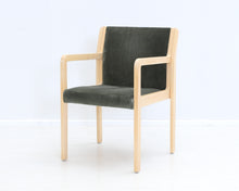 Load image into Gallery viewer, Artek Pentti Heinonen käsinojallinen tuoli