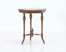 Lataa kuva Galleria-katseluun, Antiikkinen sivupöytä kuusikulmaisella pöytälevyllä