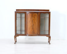 Lataa kuva Galleria-katseluun, Antiikkinen astiakaappi