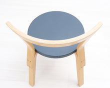 Load image into Gallery viewer, Artek ruokatuoli 68 sininen istuinosa