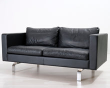 Lataa kuva Galleria-katseluun, 2,5-istuttava nahkasohva musta