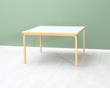 Load image into Gallery viewer, Artek pöytä 120 x 120 cm koivu / valkoinen