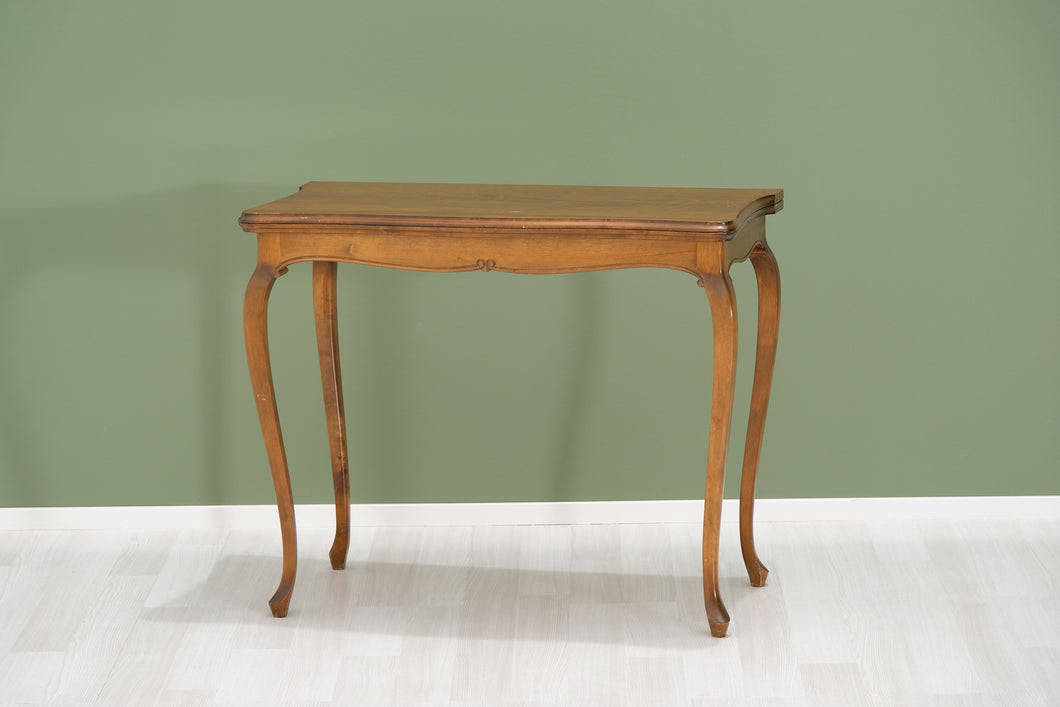 Antiikkinen pöytä taitettavalla pöytälevyllä