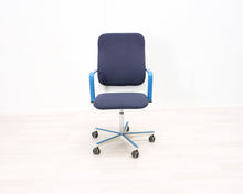 Load image into Gallery viewer, Avarte Yrjö Kukkapuro työtuoli sininen
