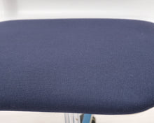 Load image into Gallery viewer, Avarte Yrjö Kukkapuro työtuoli sininen
