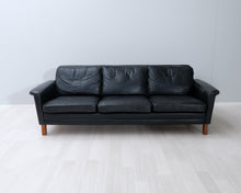 Lataa kuva Galleria-katseluun, 3-istuttava vintage nahkasohva musta
