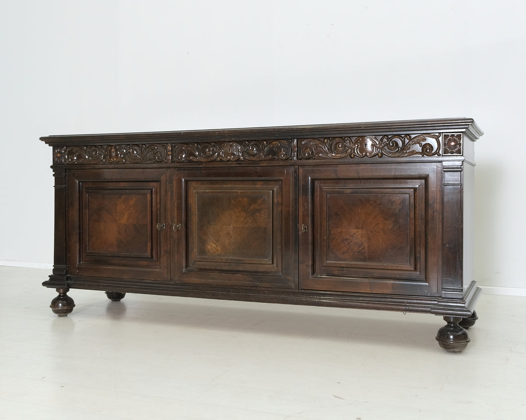 40-luvun tumma koristeellinen senkki koivua