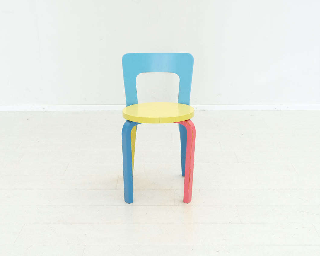 Artek 65 ruokatuoli Nokian erikoisväri