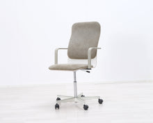 Load image into Gallery viewer, Avarte Yrjö Kukkapuro toimistotuoli vihreä / valkoinen
