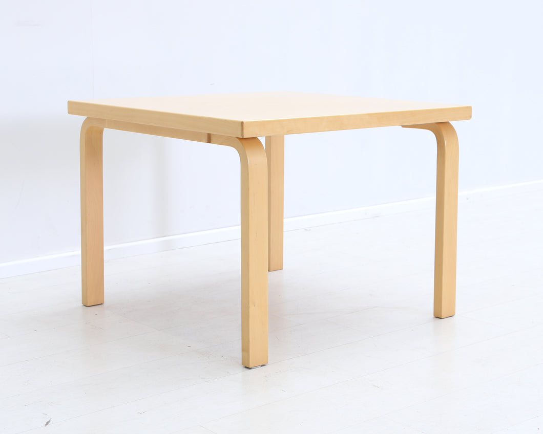 Artek 81C sohvapöytä