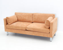 Lataa kuva Galleria-katseluun, 3-istuttava Alcantara sohva vaaleanruskea
