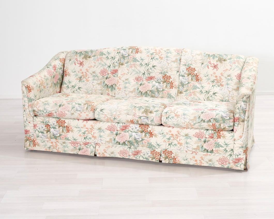 3-istuttava kukallinen sohva