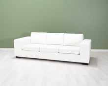 Lataa kuva Galleria-katseluun, 3-istuttava keinonahkasohva valkoinen
