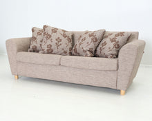 Load image into Gallery viewer, Asko 3-istuttava vuodesohva ruskea kukallinen
