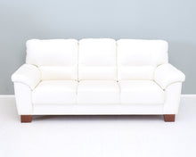 Lataa kuva Galleria-katseluun, Lario 3-istuttava nahkasohva valkoinen
