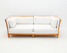 Lataa kuva Galleria-katseluun, Tanskalainen 3-istuttava sohva puurungolla
