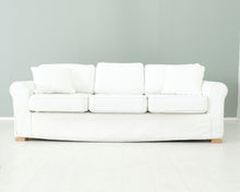 Lataa kuva Galleria-katseluun, 3-istuttava kangassohva valkoisella kuviokankaalla
