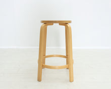 Lataa kuva Galleria-katseluun, Artek Aalto 64 baarituoli
