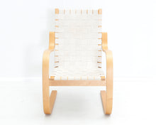 Lataa kuva Galleria-katseluun, Artek 406 nojatuoli vaalea satulavyö
