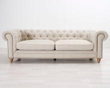 Load image into Gallery viewer, Chesterfield 3-istuttava sohva beige
