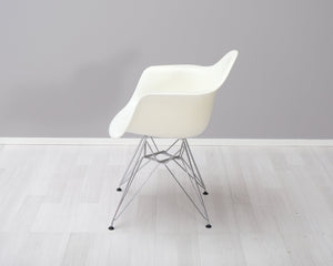 Vitra Eames DAR tuoli valkoinen