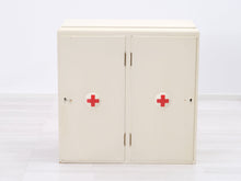 Lataa kuva Galleria-katseluun, Apteekkarin seinäkaappi
