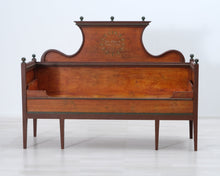 Lataa kuva Galleria-katseluun, Anttiikkinen sivustavedettävä sohva
