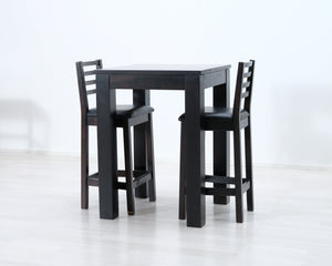 Baaripöytä ja kaksi tuolia tummanruskea