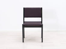 Lataa kuva Galleria-katseluun, Artek 611 ruokatuoli mustalla tekstiiliverhoilulla
