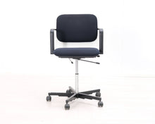 Load image into Gallery viewer, Avarte Yrjö Kukkapuro toimistotuoli mustavalkoinen
