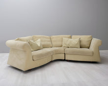 Lataa kuva Galleria-katseluun, 4-istuttava kaareva sohva beige
