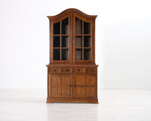 Lataa kuva Galleria-katseluun, Antiikkinen vitriinikaappi ruskea
