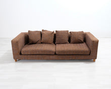 Lataa kuva Galleria-katseluun, 3-istuttava kangassohva ruskea
