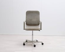 Load image into Gallery viewer, Avarte Yrjö Kukkapuro toimistotuoli vihreä / valkoinen
