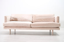 Lataa kuva Galleria-katseluun, 3-istuttava samettisohva vaaleanpunainen
