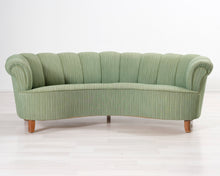 Lataa kuva Galleria-katseluun, 4-istuttava kangassohva vaaleanvihreä 1940-luku
