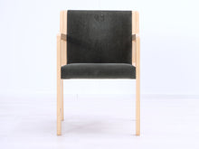 Lataa kuva Galleria-katseluun, Artek Pentti Heinonen käsinojallinen tuoli harmaa
