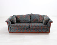 Lataa kuva Galleria-katseluun, 3-istuttava kangassohva kuviollisella verhoilulla

