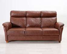 Lataa kuva Galleria-katseluun, 3-istuttava nahkasohva ruskea
