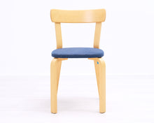 Lataa kuva Galleria-katseluun, Artek 69 tuoli koivu / tummansininen
