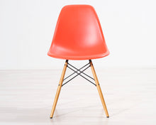 Load image into Gallery viewer, DSW Vitra Eames tuoli oranssi
